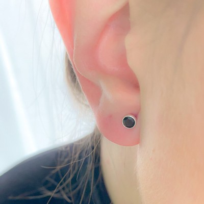 Orecchino pietra Spinello Nero 4mm Argento 925